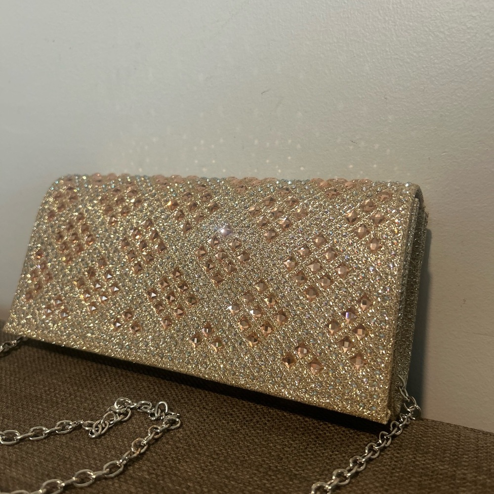Elegant Gold Evening Clutch - Picture 3 of 8